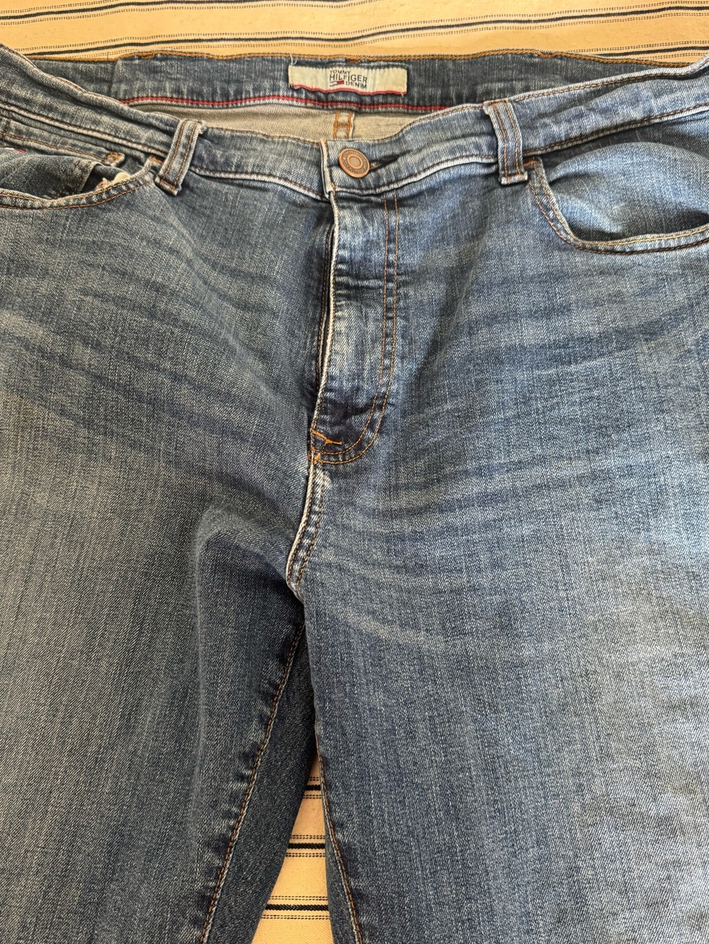 Tommy Hilfiger Men’s Relaxed Fit Jeans 38 x 32 Blue Denim Classic Casual